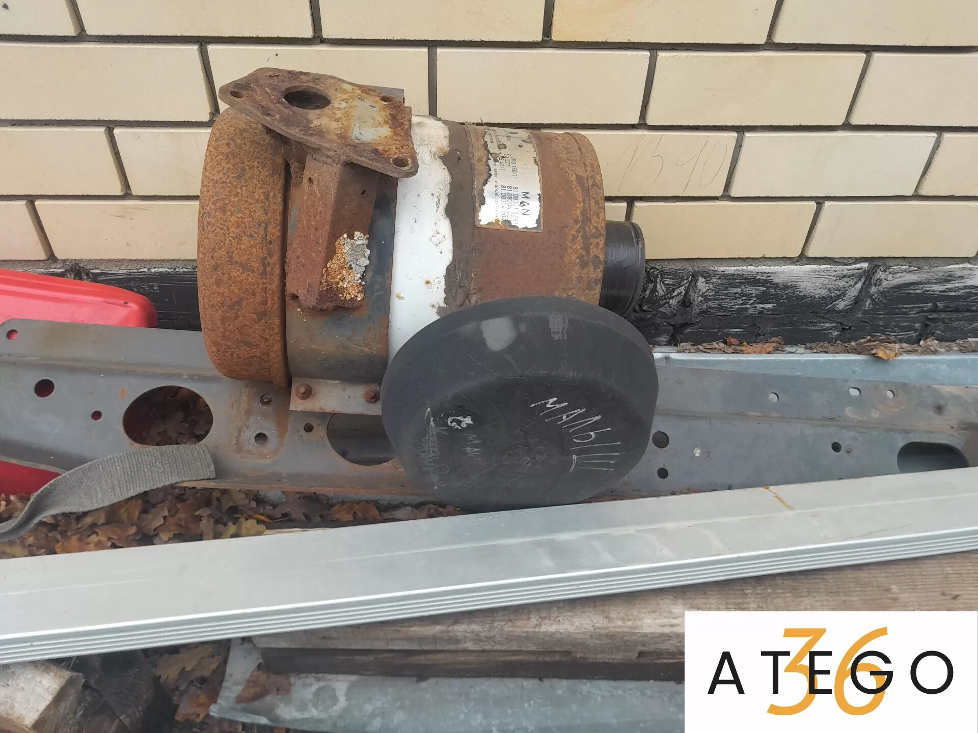 81.08301.6281 корпус воздушного фильтра