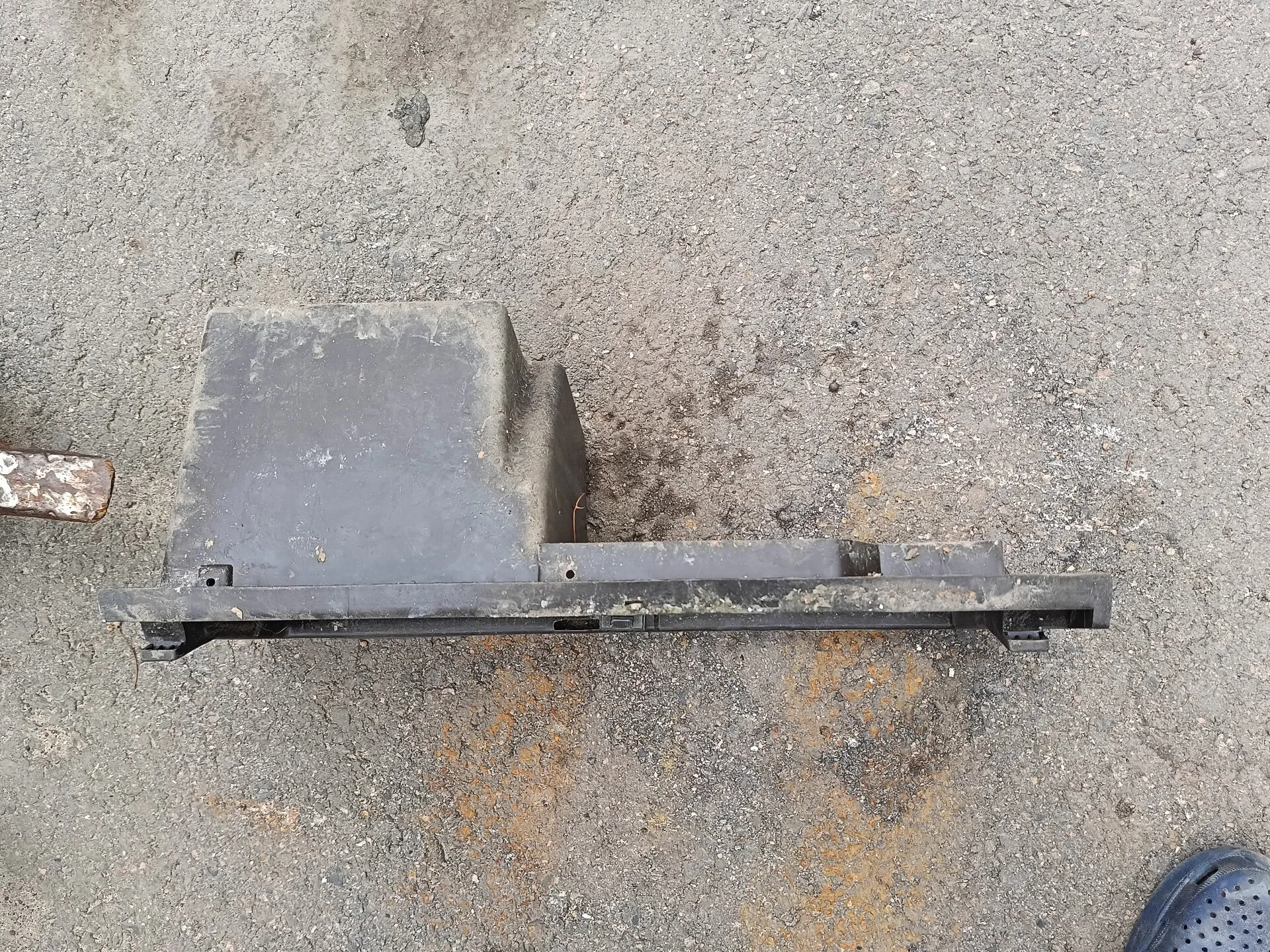 вещевой ящик Мерседес-Бенц-814  A6736890091