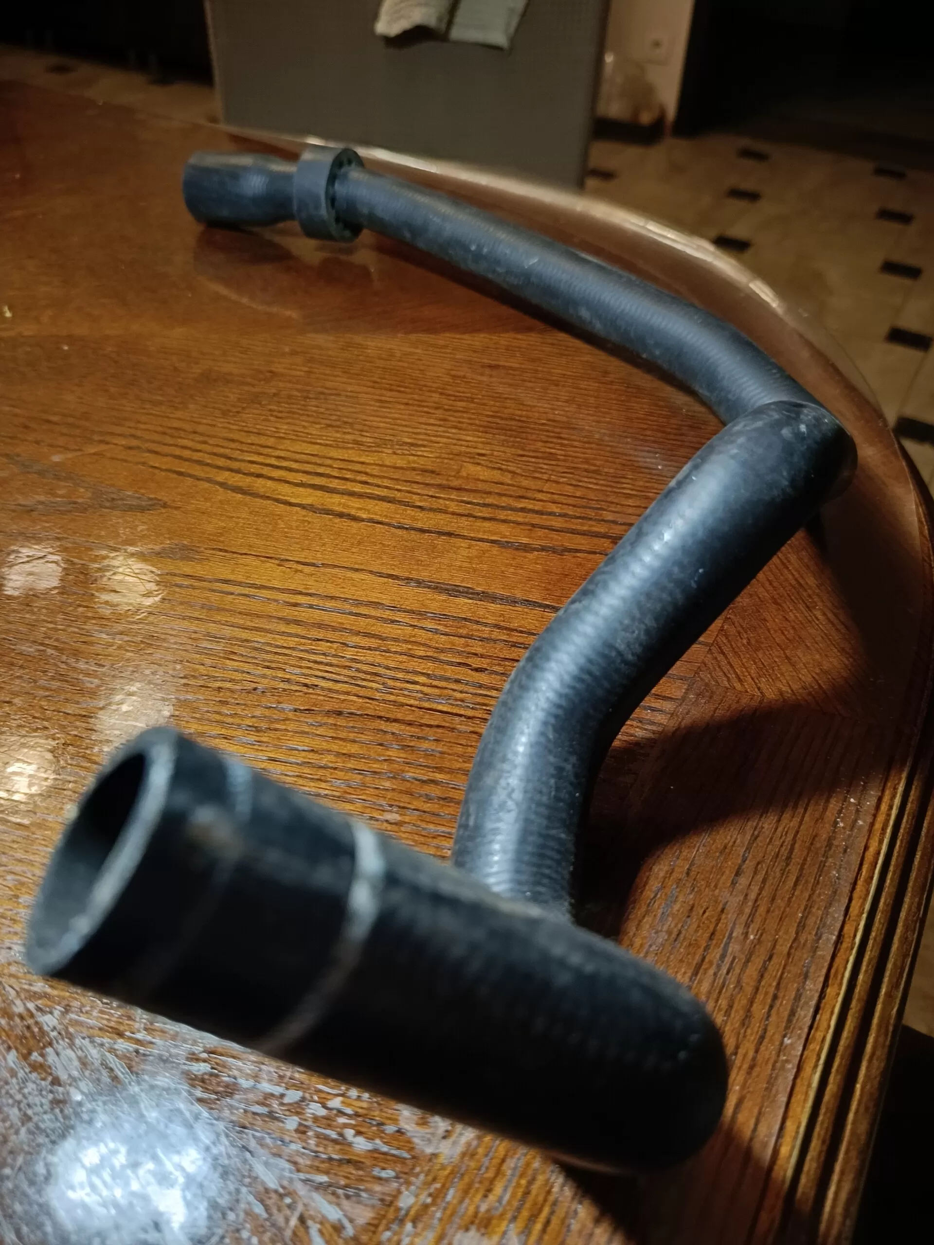 шланг радиатора A9705010282  Мерседес-Бенц Атего