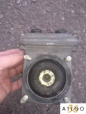 Главный тормозной кран Мерседес-Бенц Атего