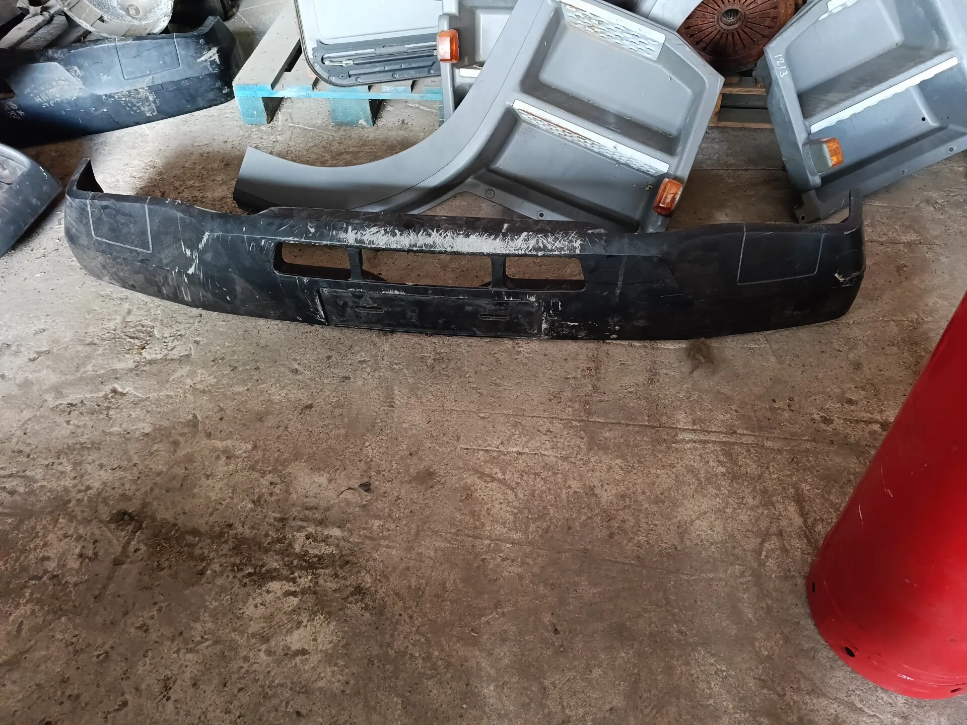 бампер передний б/у Мерседес-Бенц 814