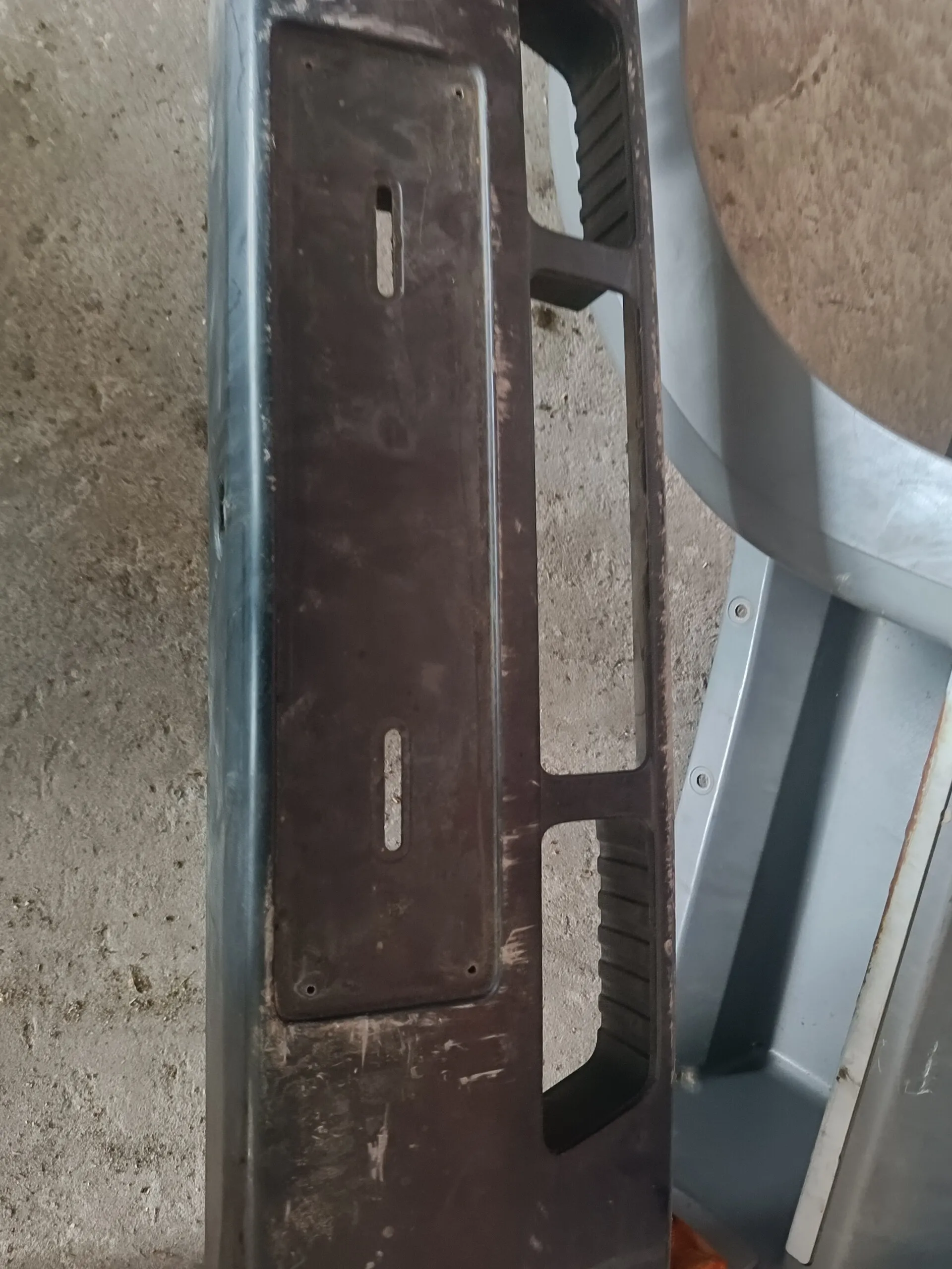 бампер передний б/у Мерседес-Бенц 814