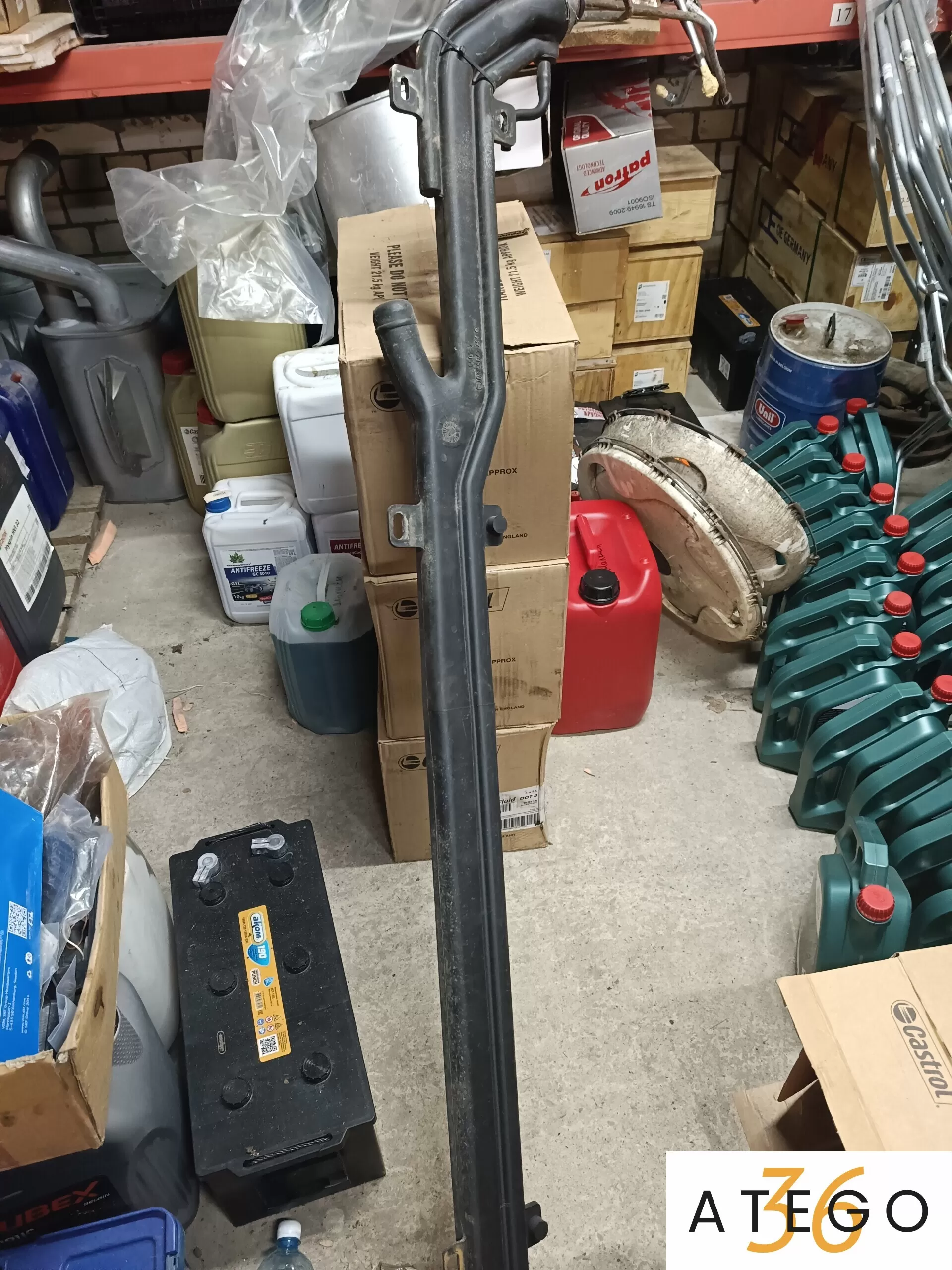 заливная топливная магистраль Мерседес-Бенц Варио